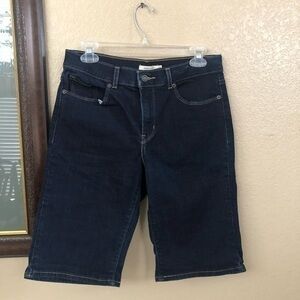Levi’s Bermuda Shorts Size 28